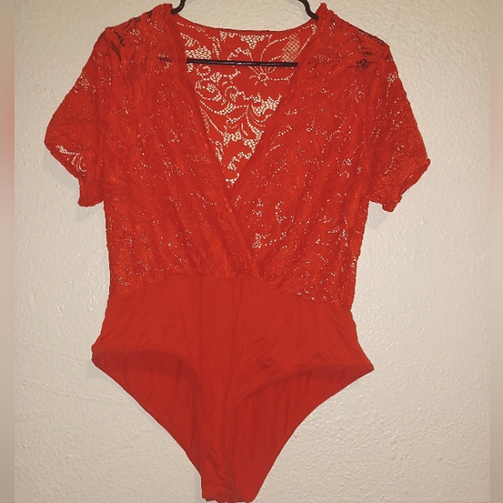 Red Lace v-neck bodysuit (2XL)